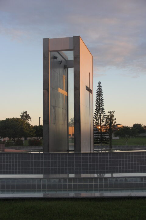 Monumento da bíblia Flavio Souza